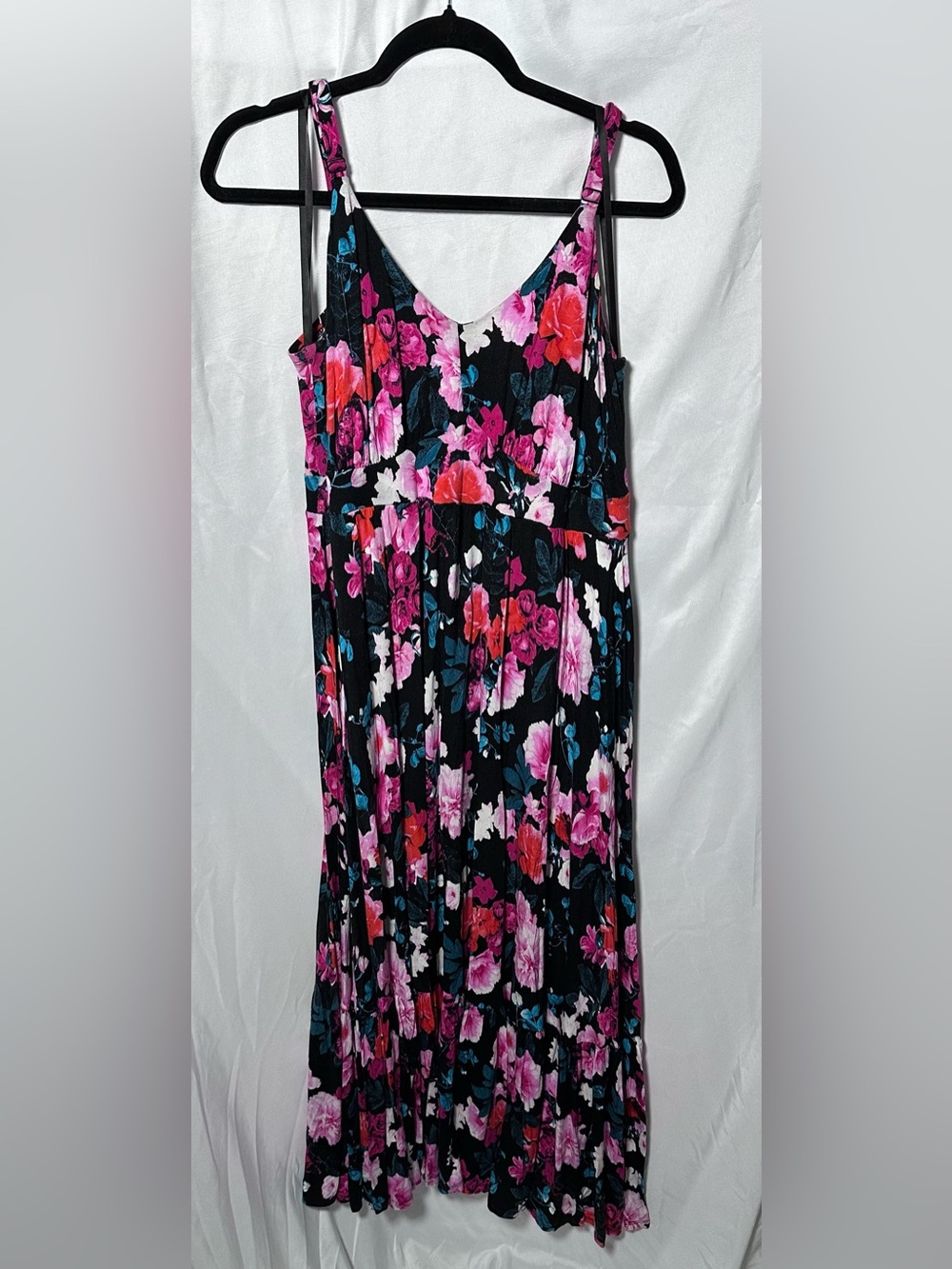 Torrid. Super Soft Black Floral Maxi Dress with Pink & Red Flowers Size 1